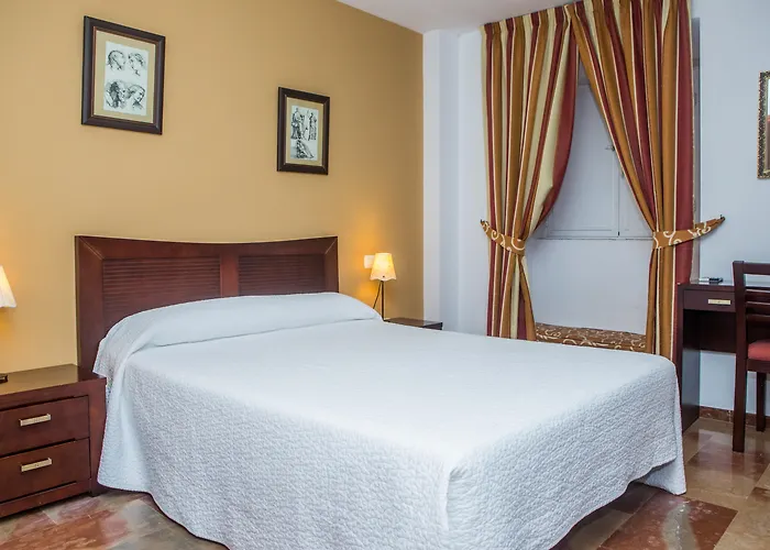 Hotell San Cayetano 2*